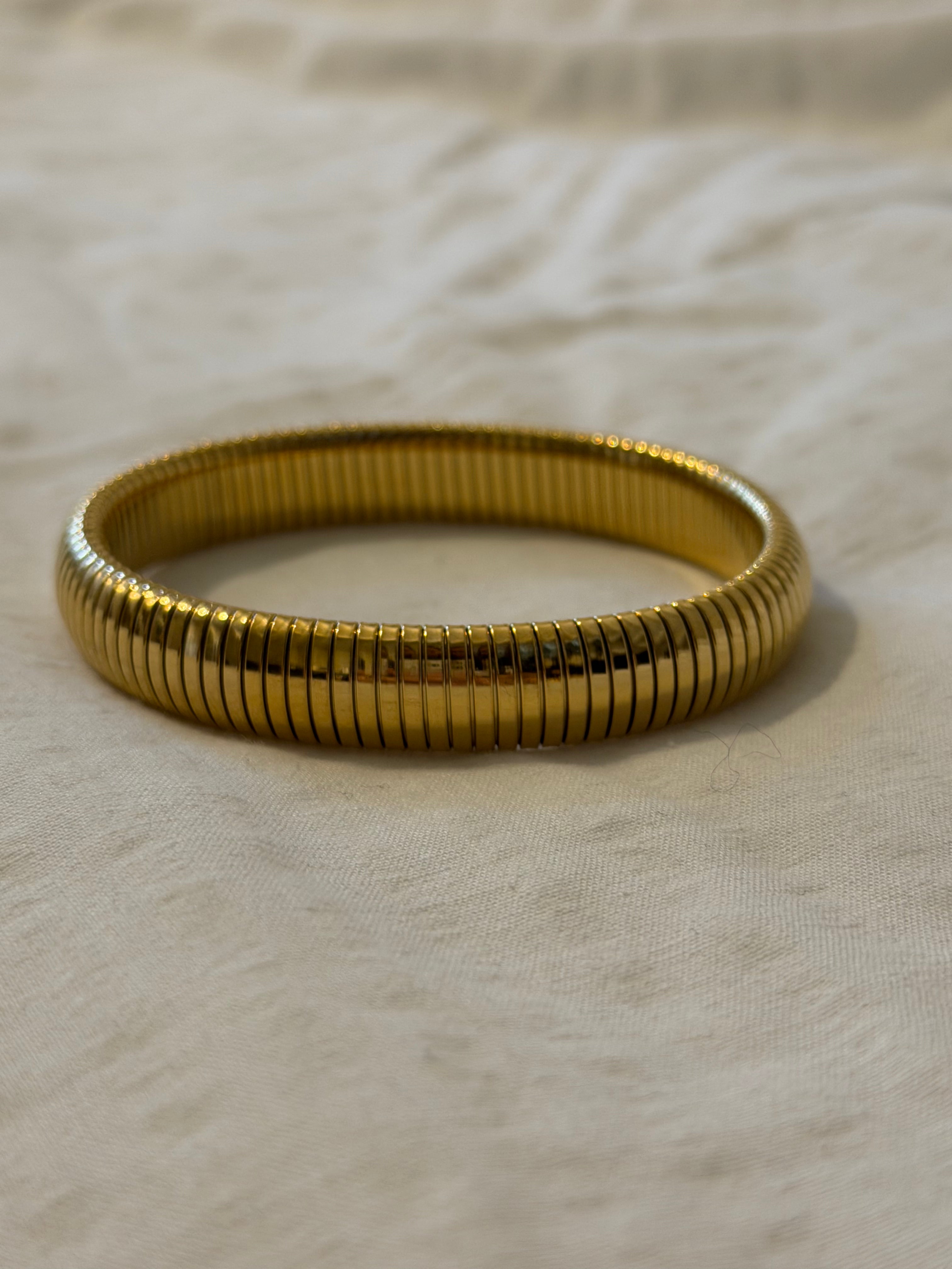Ribbed bangle medium