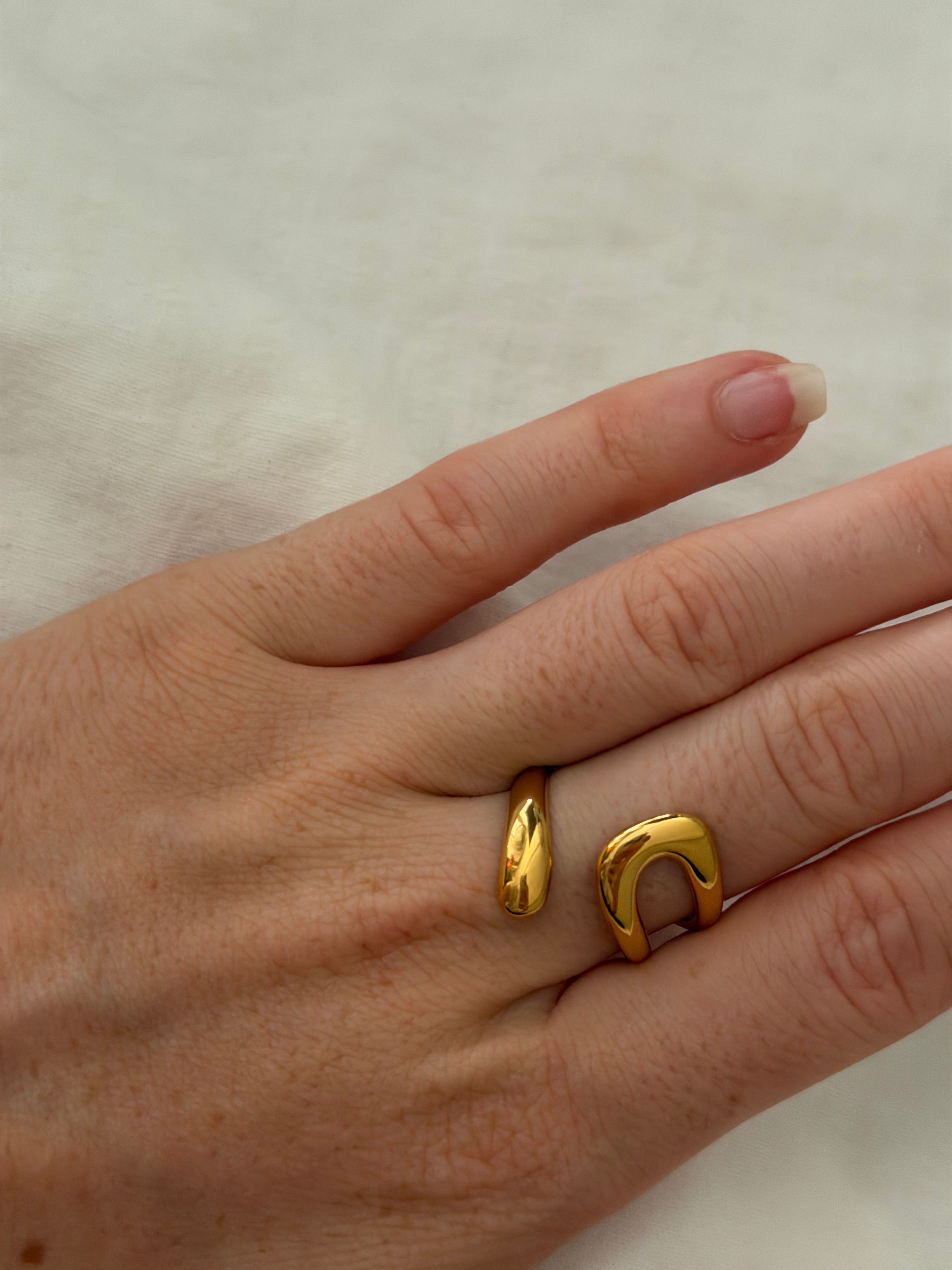 Classy ring