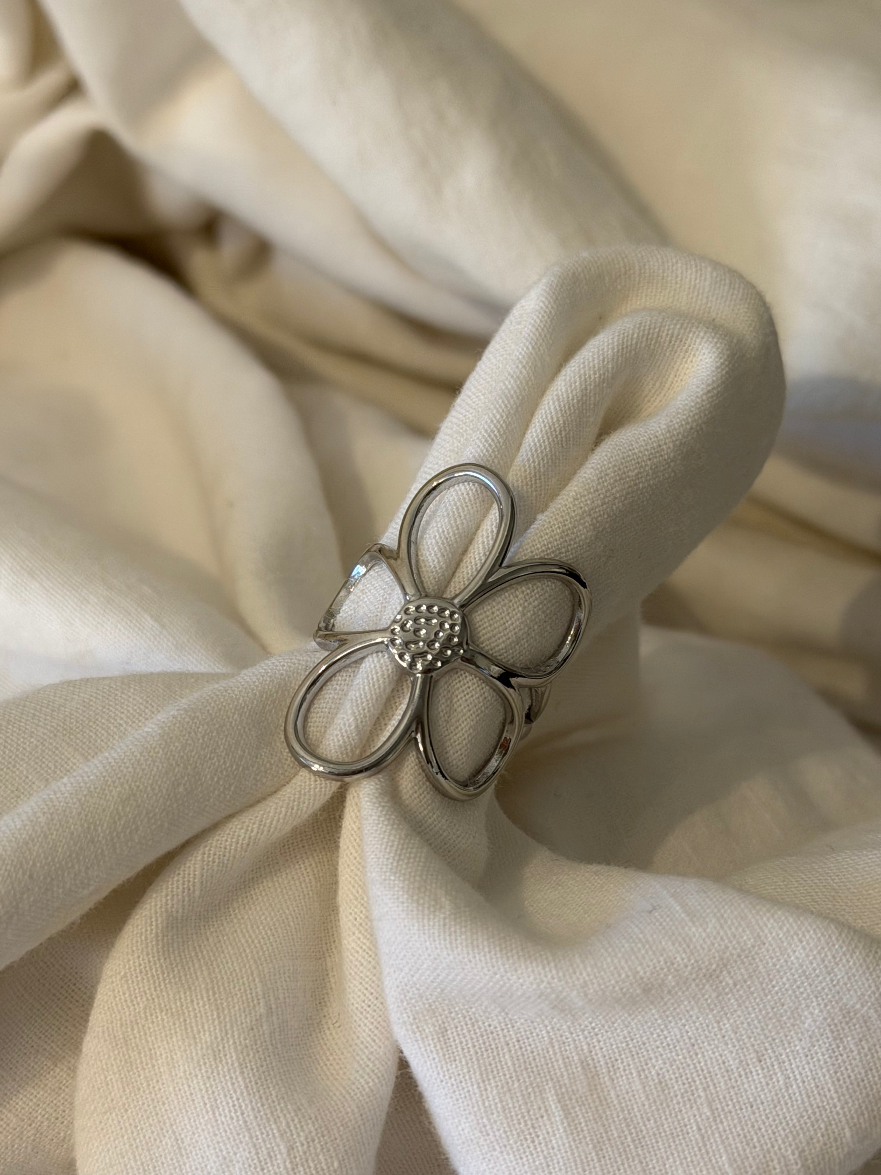 Open flower ring